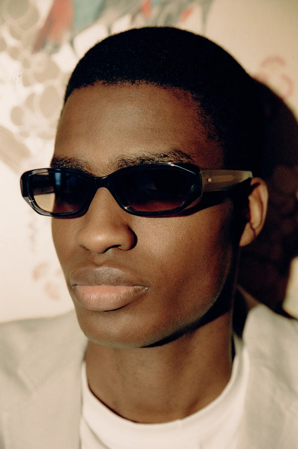 Océan Félin – Lunettes de Soleil Élégance