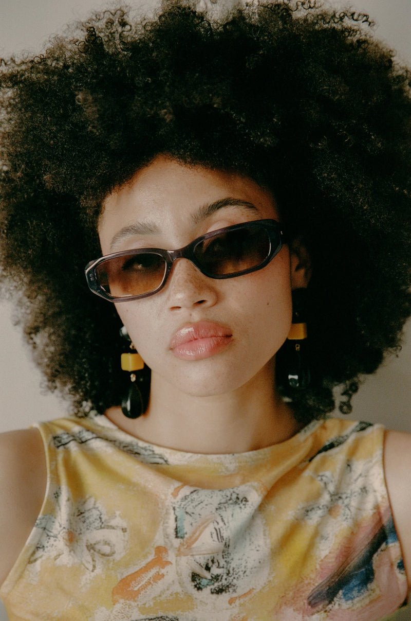 Océan Félin – Lunettes de Soleil Élégance