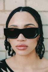 Sombre Élégance – Lunettes de Soleil Imposantes